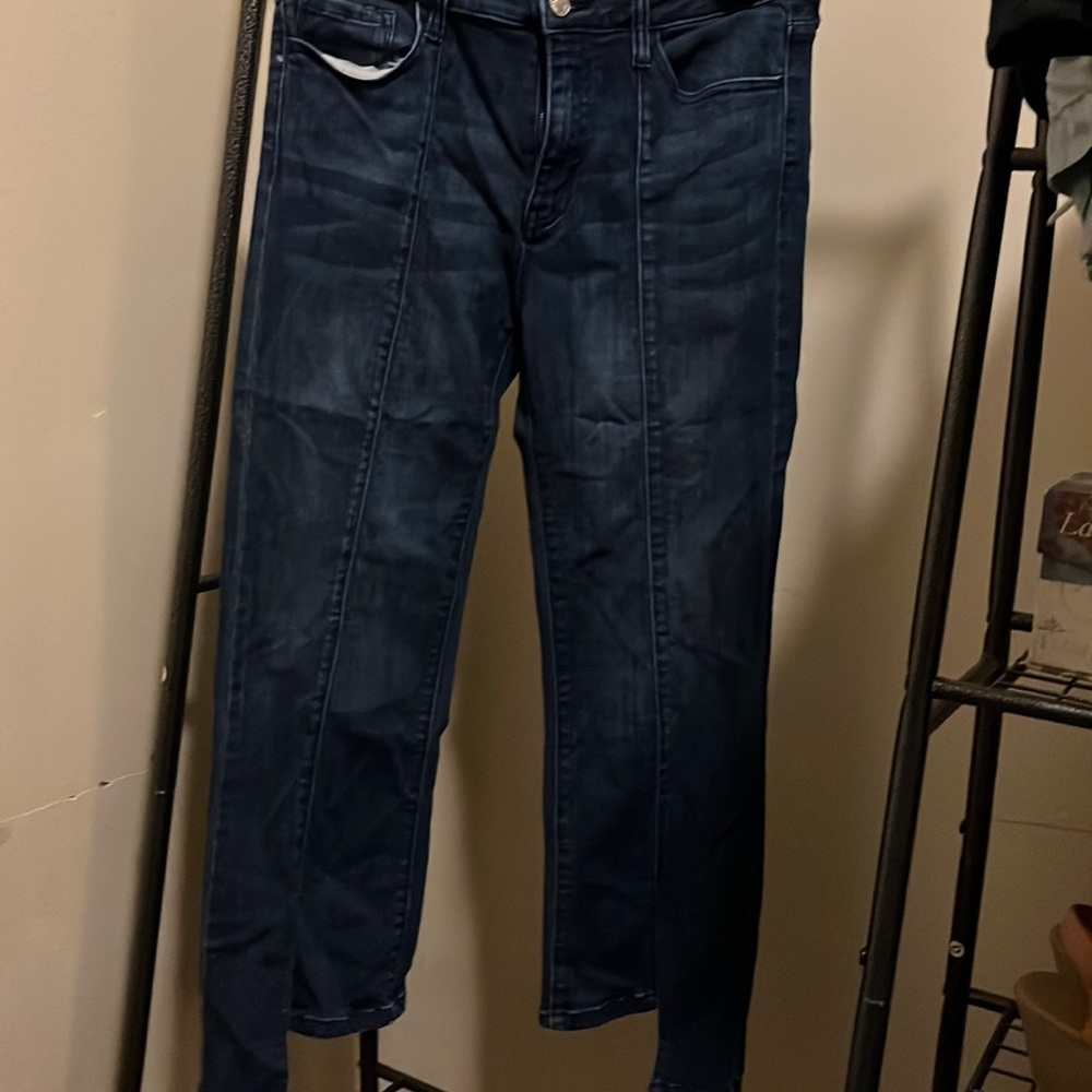 Denim pleated stretch cropped jeans.
